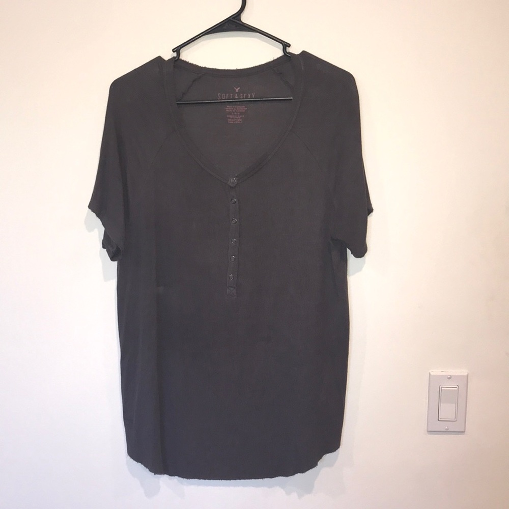 Ribbed Henley grey v-neck American Eagle t-shirt